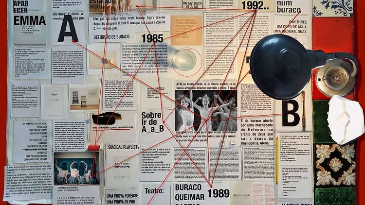 Uma cenógrafa e um dramaturgo entram num palco II