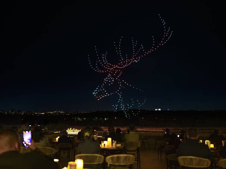 El DroneArt Show volverá a iluminar el cielo en el Parc del Fòrum el próximo fin de semana