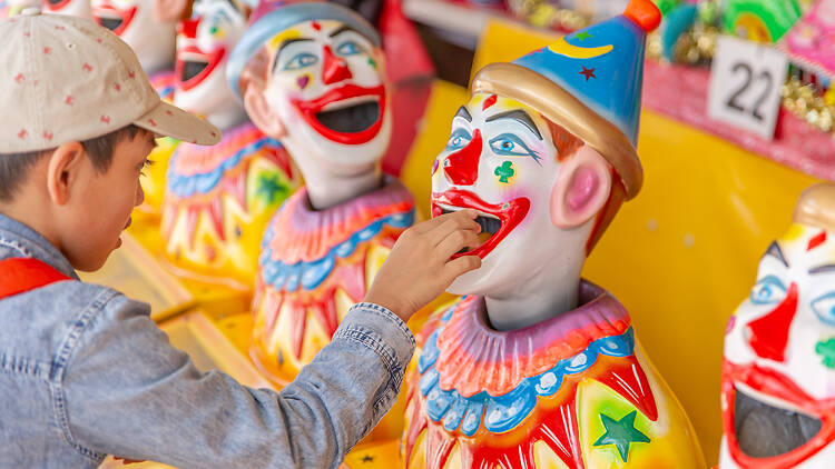 Ingenia Holiday Parks Sydney Family Show A boy playing a carnival game