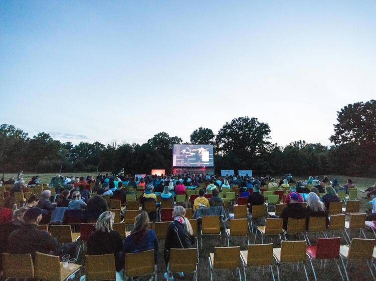 Vem aí cinema ao ar livre. Quase dez anos depois, a Cine Society chega ao WOW