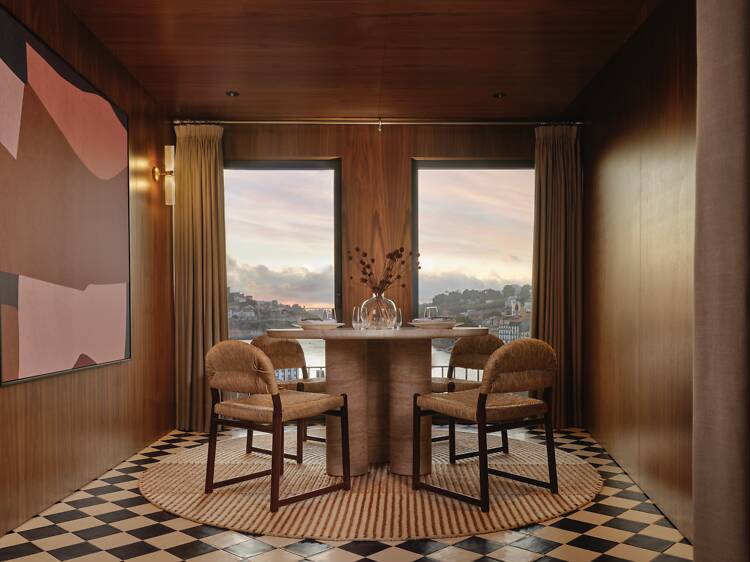 Cais-me Bem. O novo restaurante com vista para o Douro e para o Porto cai que nem ginjas