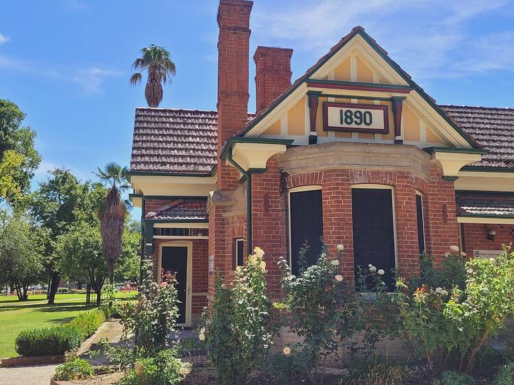 Take a wander around Machattie Park