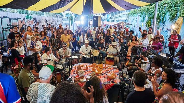 A Roda de Samba da Cabaça é um projeto cultural 