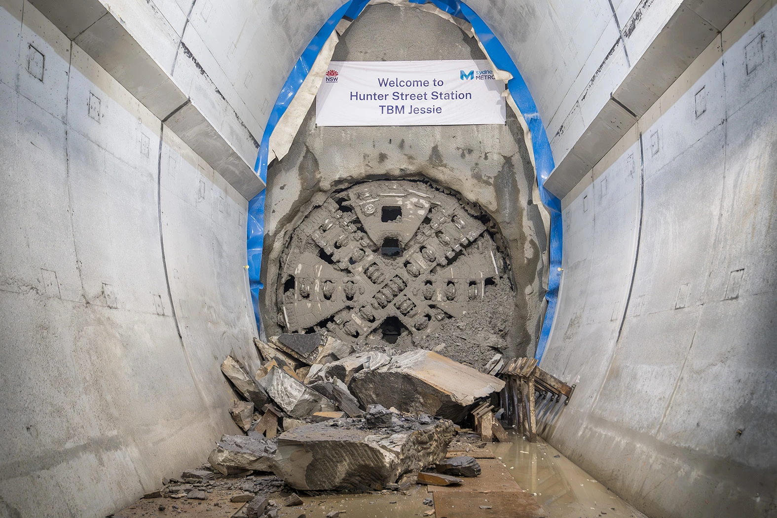 tunnel boring machine