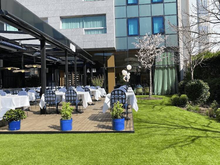 Esta terraza en el centro de Madrid será el nuevo restaurante de éxito para comer al aire libre en primavera