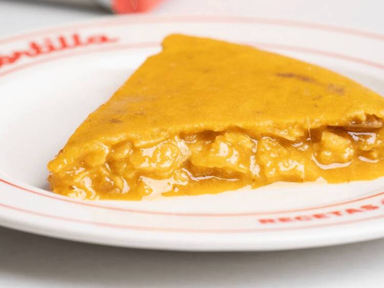 Abre en Madrid el concepto más curioso especializado en tortilla de patatas (y es el primer restaurante de esta multinacional en el mundo)