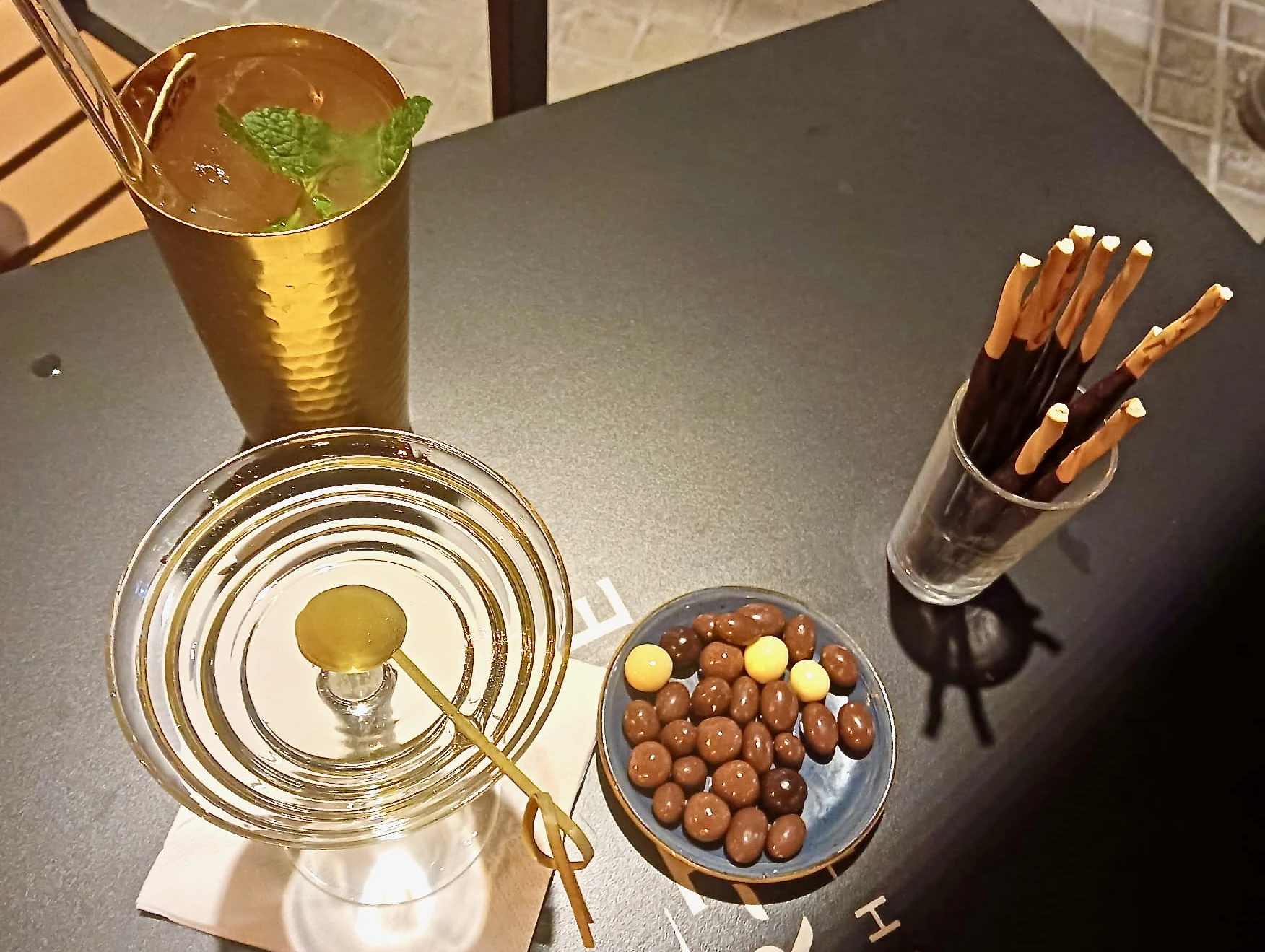 Moscow Mule y dry martini en Can Bruixa