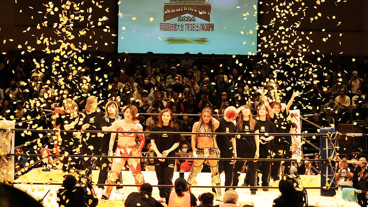 1. 選手と観客の一体感 1. 選手と観客の一体感