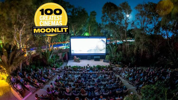 Cine Kamari, Santorini