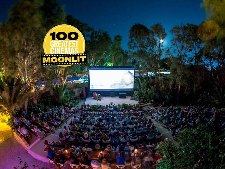 Cine Kamari, Santorini