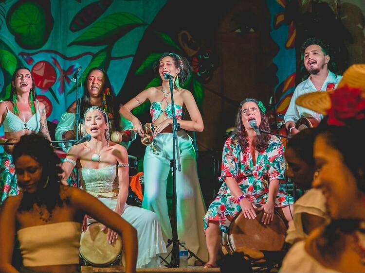 Pescados na Brasa: carimbó na rua no Riachuelo