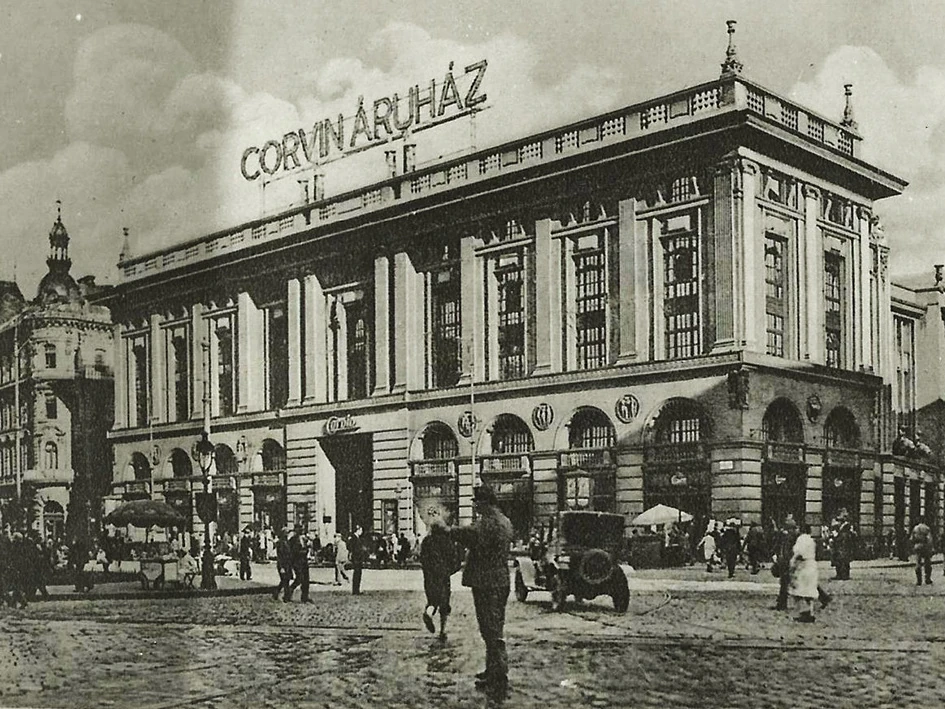 Corvin &Aacute;ruh&aacute;z homlokzat 1926