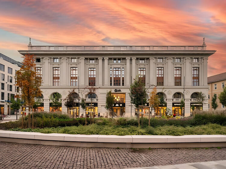 100 éves a Corvin Palace – jubileumi menüvel, koktéllal és nagy születésnapi bulival ünnepel a Time Out Market Budapest