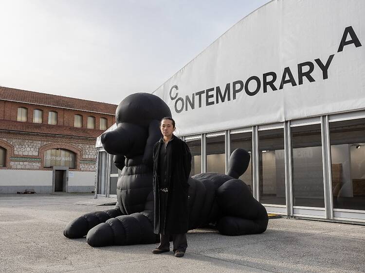 Un perrito hinchable gigante se instala en Matadero Madrid solo durante unos días