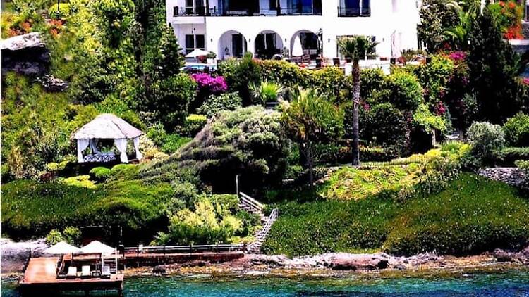 The Heritage Jewel: Seafront Luxury Villa with Private Pier