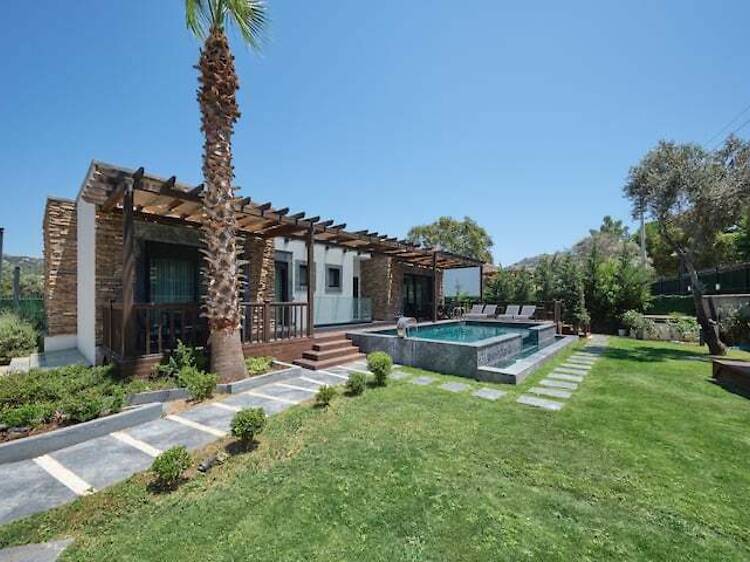 The Winter-Ready Retreat: Villa Zenith