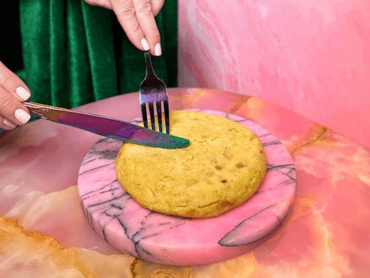 Este original restaurante del barrio de las Letras gana el concurso a Mejor Tortilla de Patatas 2026 en Madrid: estos fueron los 8 finalistas