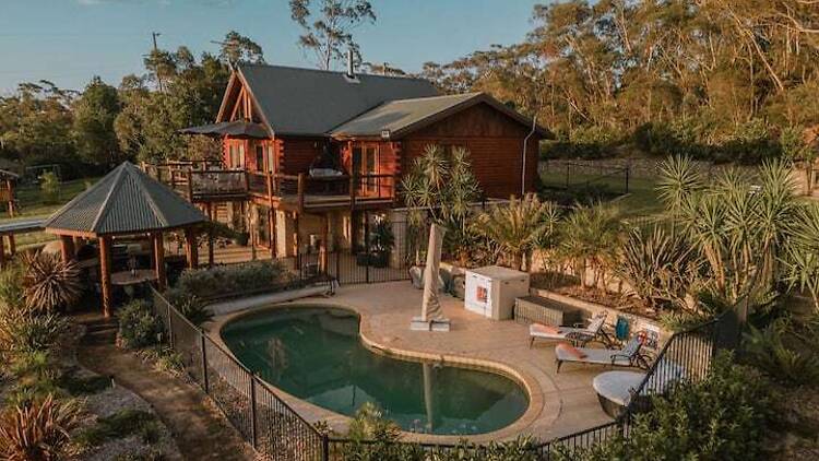 The Log Cabin Icon: Wild Wings Lodge