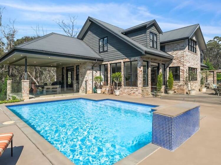 The Lakeside Sanctuary: Bellmohr House on the Lake