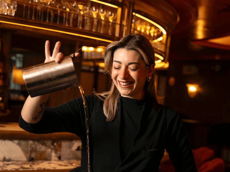 Un menú reúne a seis chefs para cocinar en un destacado restaurante vasco-gallego y las mujeres líderes de la coctelería en Madrid, juntas por una noche en este bar