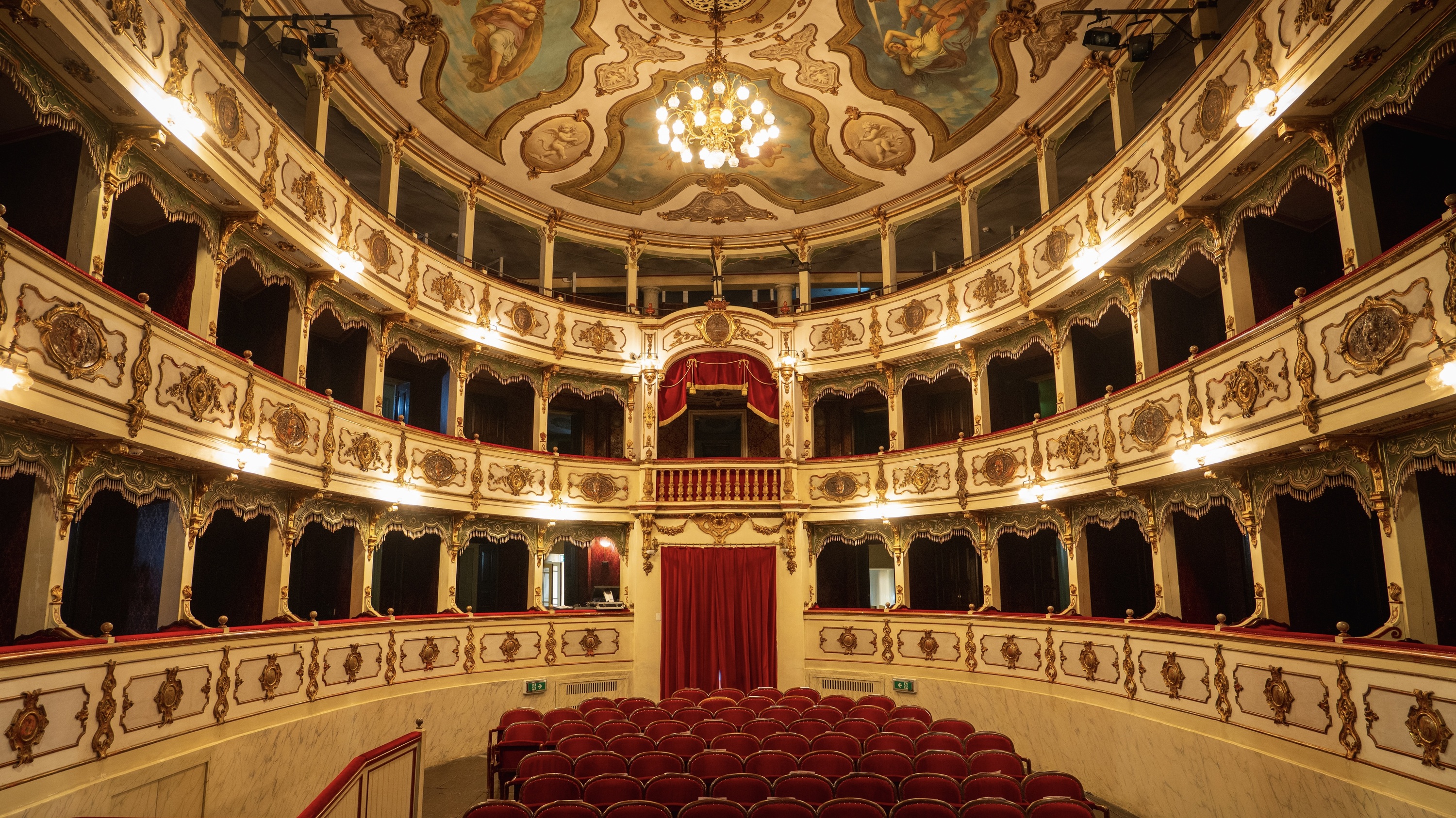 Two of the world’s greatest cinemas are in Canada—including the largest log cabin theatre in North America