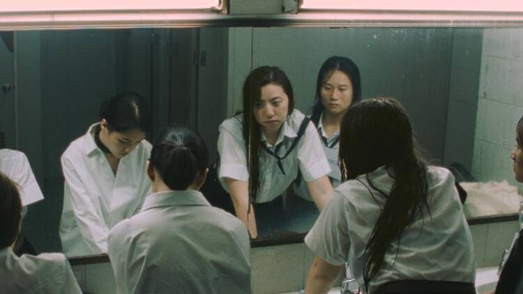 Blue Again กำกับโดย ฐา-ฐาปณี หลูสุวรรณ