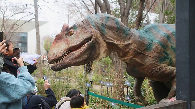 GREEN SPRINGSに恐竜が棲みついた!」 GREEN SPRINGSに恐竜が棲みついた!」