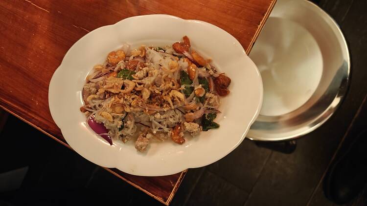 Tenter le singulier et réussi barav thaï Pochana Tenter le singulier et réussi barav thaï Pochana