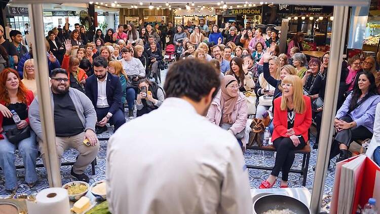 Live cooking at Mercado Belgrano