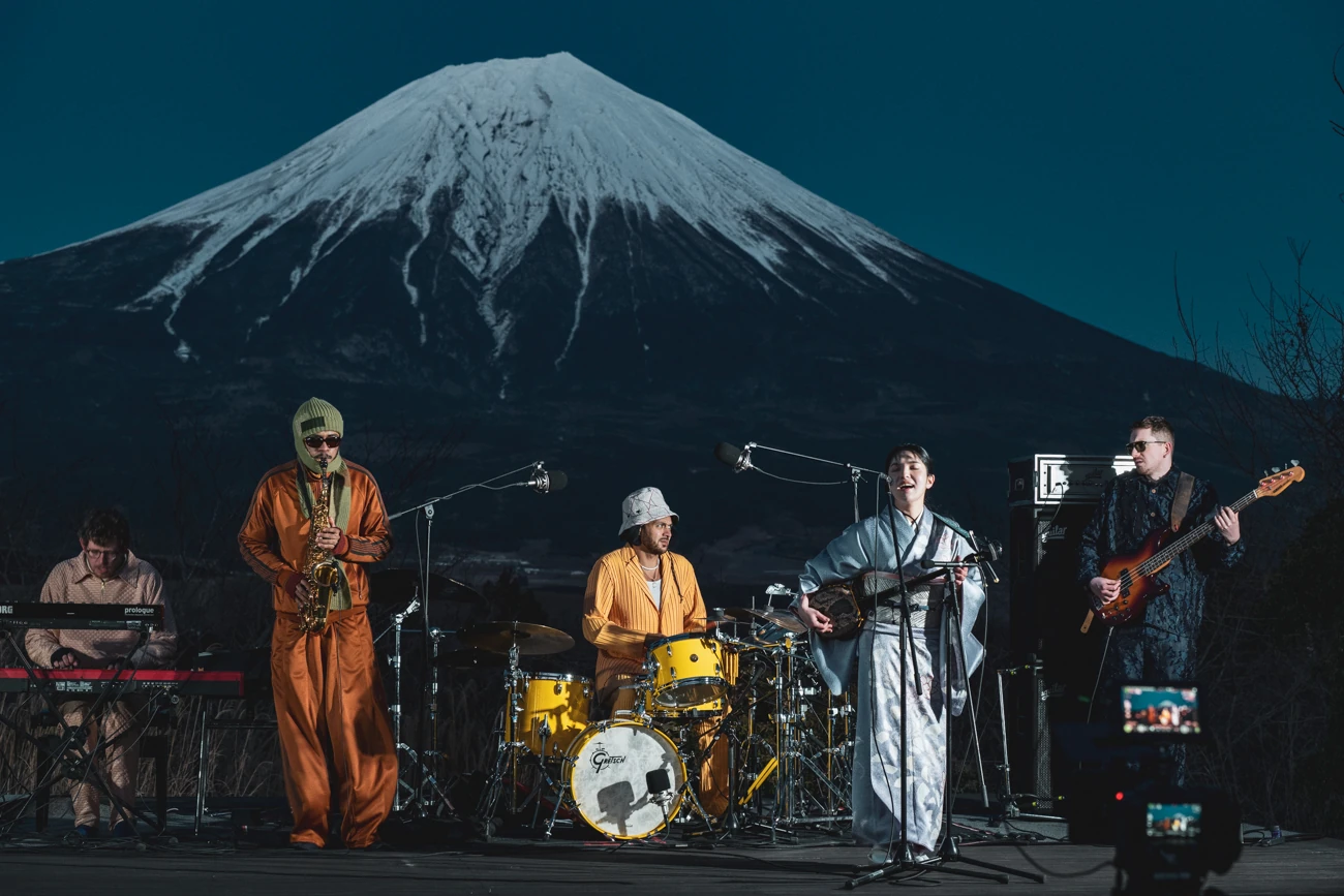 城南海がユセフ・デイズが富士山の前で行ったセッションに参加した時の様子