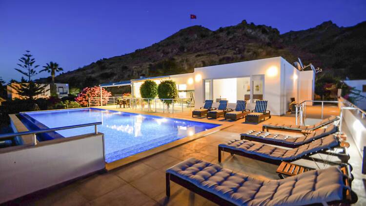 The ultimate modernist fortress: Villa on the Rocks