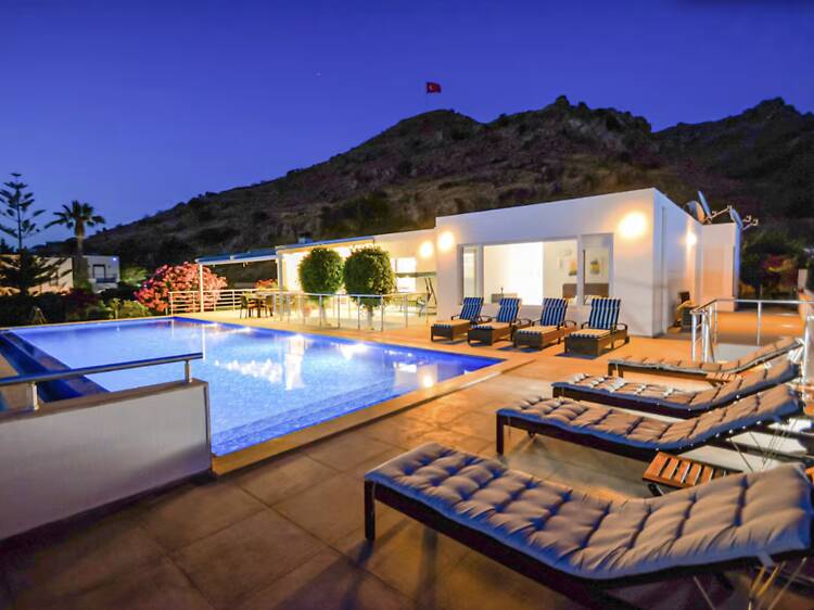 The ultimate modernist fortress: Villa on the Rocks