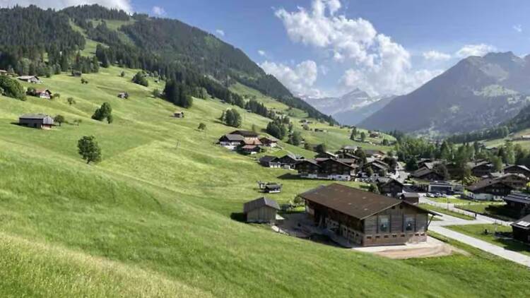 The slopeside designer's den: Luxury 4BR Chalet