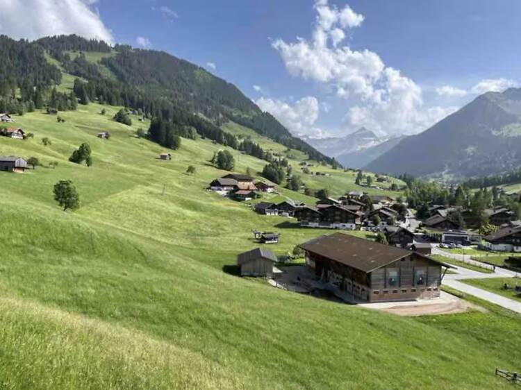 The slopeside designer's den: Luxury 4BR Chalet