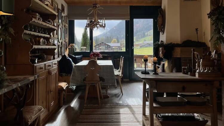 The riverside heritage hideaway: Chalet des Rosiers