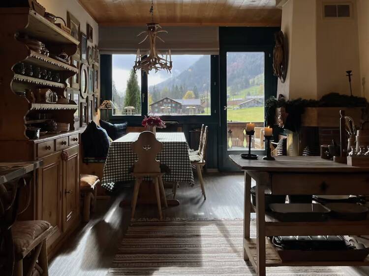 The riverside heritage hideaway: Chalet des Rosiers