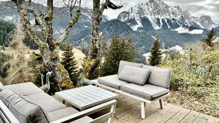 The traditional chocolate-box chalet: 5 BR Paradise View