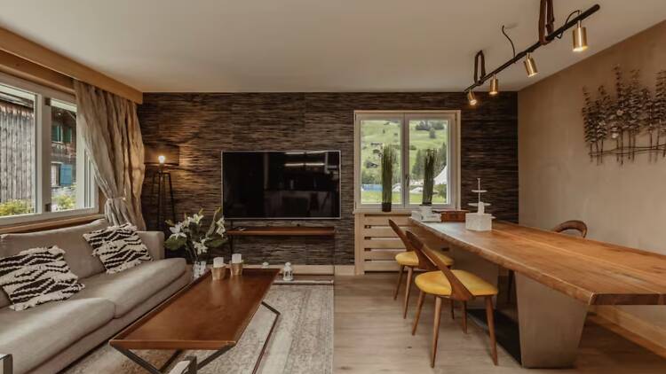 The village-center penthouse: Gstaad Luxurious Flat