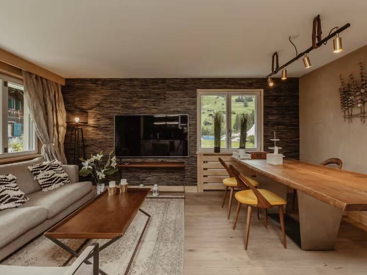 The village-center penthouse: Gstaad Luxurious Flat