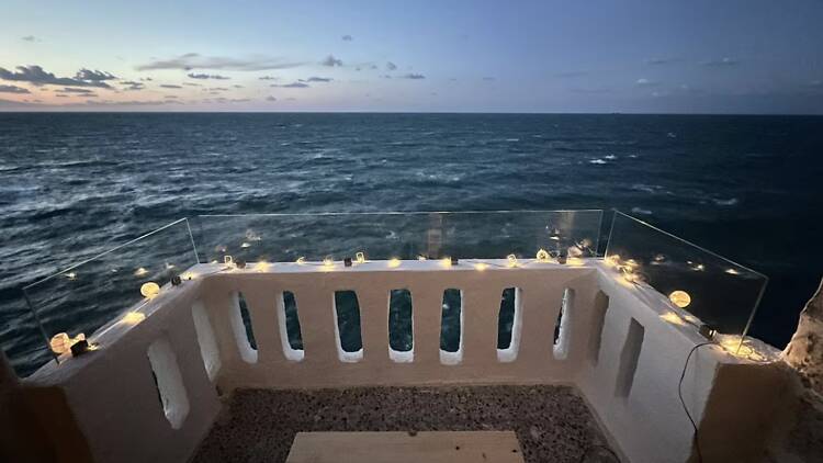 The suspended sea cave: At the Balcony