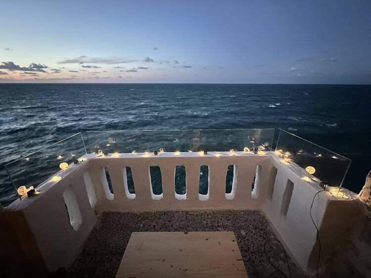 The suspended sea cave: At the Balcony