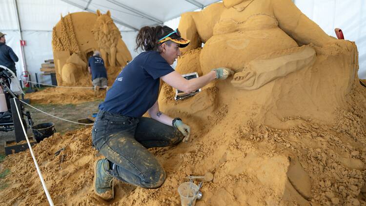 Anna McCauley (VIC) working on her sand sculpture of Ursula.