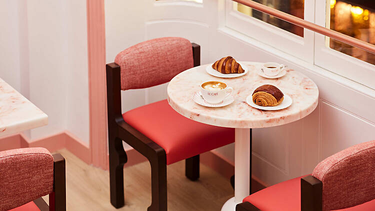 Le Café by Nicolas Rouzaud