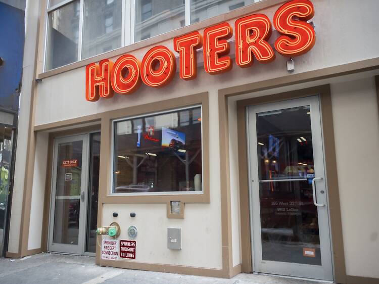 The last ever Hooters in NYC just closed for good