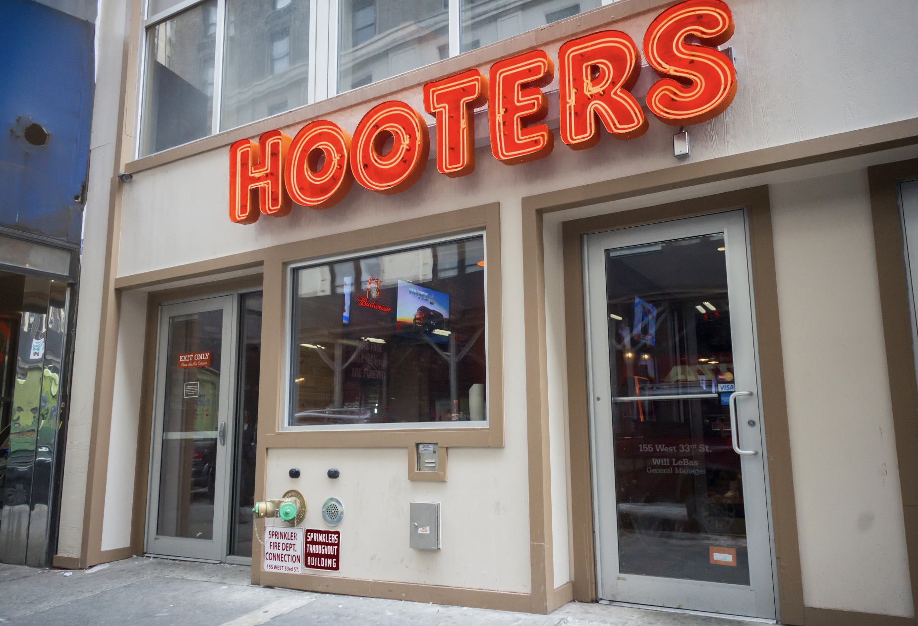The last ever Hooters in NYC just closed for good