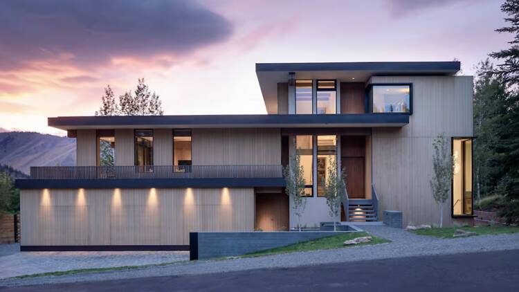 The high-society haven: Stunning New Knob Hill Residence