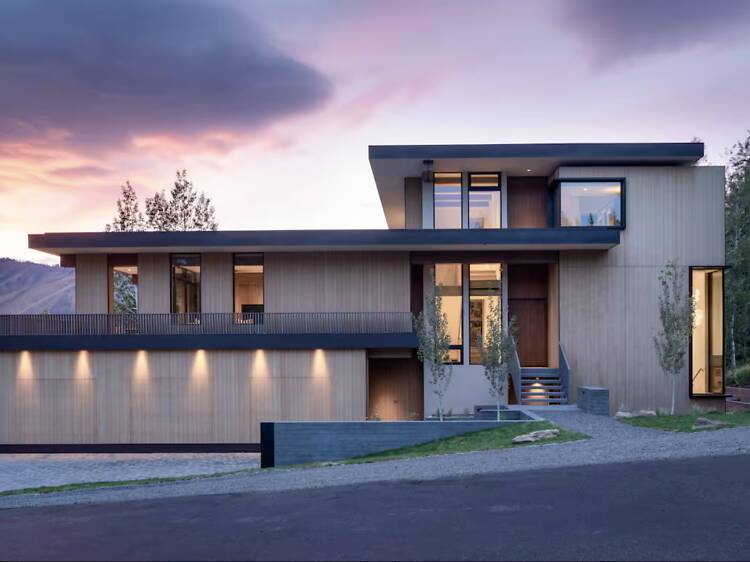 The high-society haven: Stunning New Knob Hill Residence