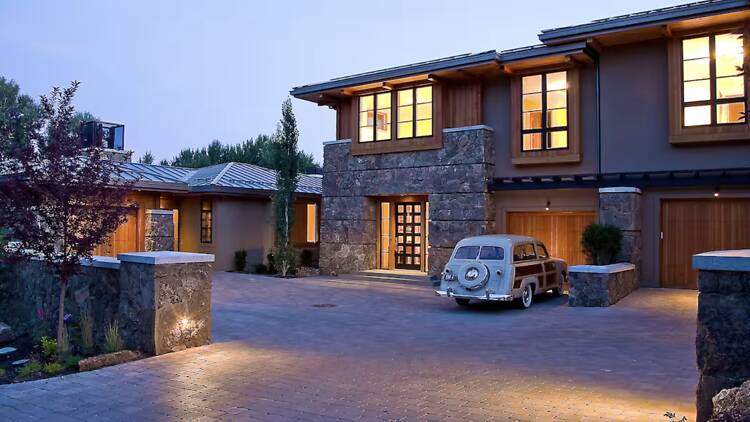 The Elkhorn elite retreat: Fairway Luxury Villa