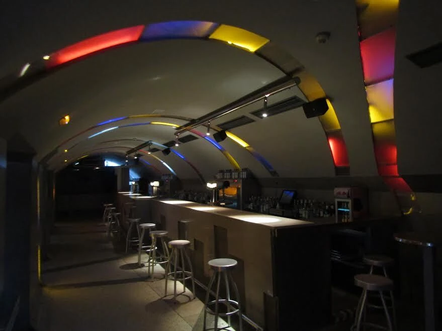 La barra del Karma despr&eacute;s de la pol&egrave;mica reforma que la va canviar de costat del local