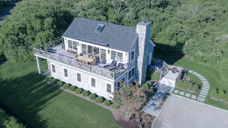 The solar-powered sanctuary: Fully Renovated & Luxurious Beach House